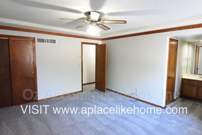 Building Photo - 8121 Woodstone St