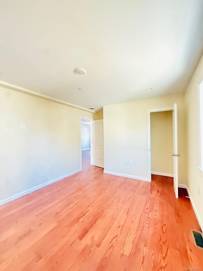 Foto del edificio - 139-22 Lakewood Ave