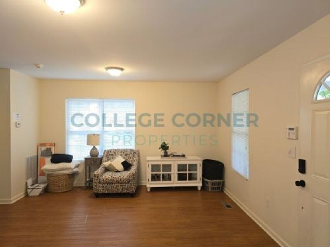 Primary Photo - 1048 Ranch Dr