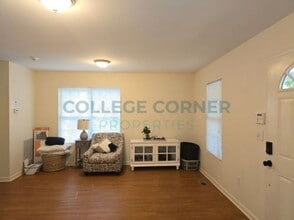 Building Photo - 1048 Ranch Dr