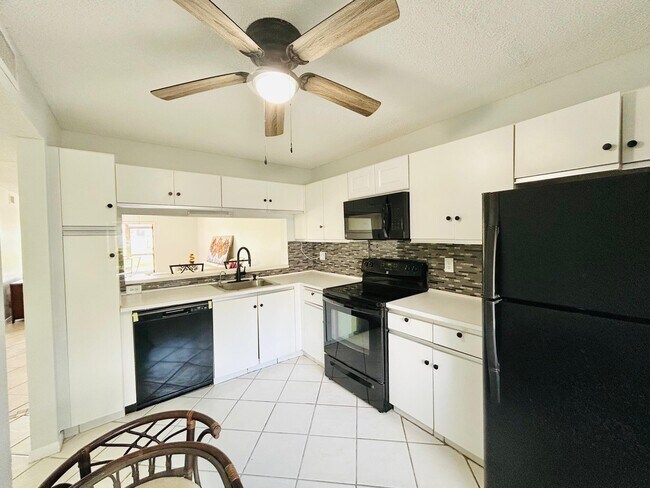 Foto del edificio - 7590 Tahiti Ln