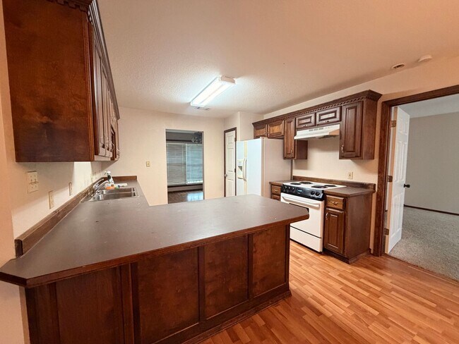 Foto del edificio - Discover this spacious 3-bedroom, 2-bathroom home in Russellville, AR.