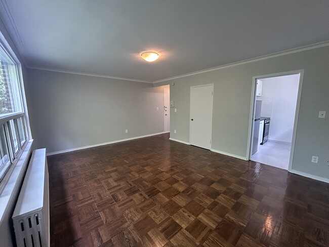 Building Photo - 1299 Bayview Av