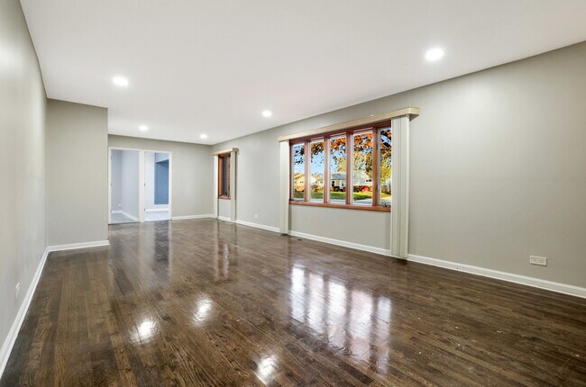 Building Photo - 75 Carthage Ln