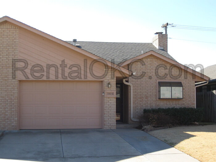 Primary Photo - Duplex 2/2 Near shopping and Integris Sout...