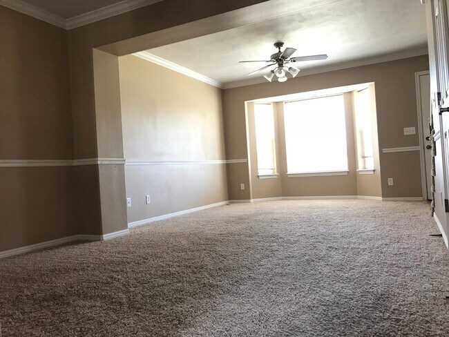 Building Photo - Charming 2 bed 1.5 bath Parkside Town Home...