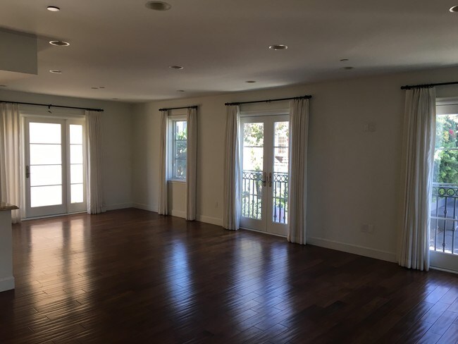 Foto del edificio - 146 N Clark Dr