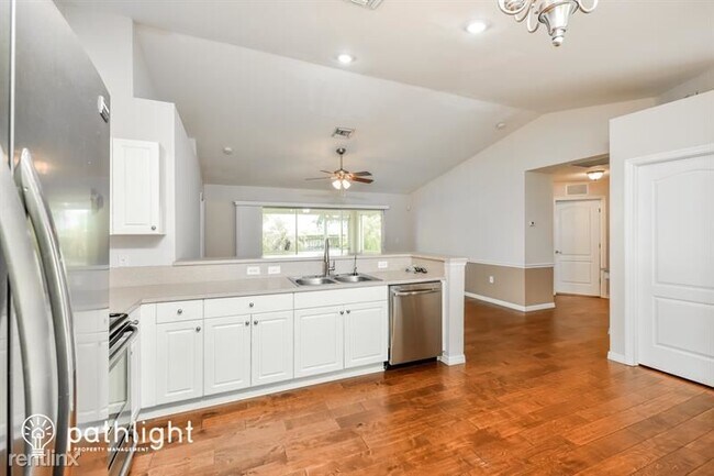 Foto del edificio - 3 br, 2 bath House - 1616 NE 7th Pl UNIT