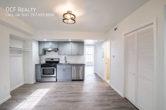 Building Photo - 1726 Pine St