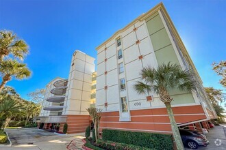 Building Photo - 690 Osceola Ave