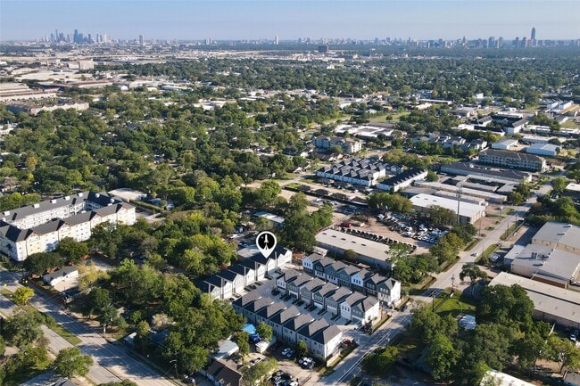 Building Photo - 2054 Johanna Crk Dr