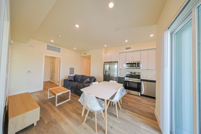 Interior Photo - Orion 1317 Jefferson