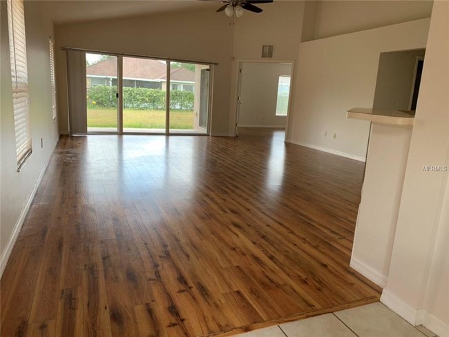 Foto del edificio - 6518 Bridgecrest Dr
