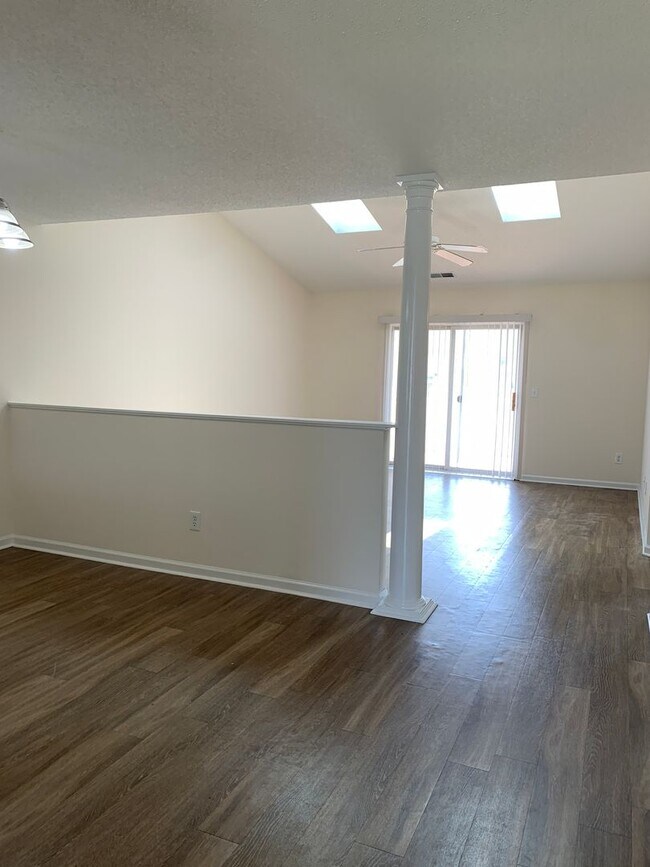 Building Photo - 2 Bedroom, 2 Bath Condo in Holton Place - ...