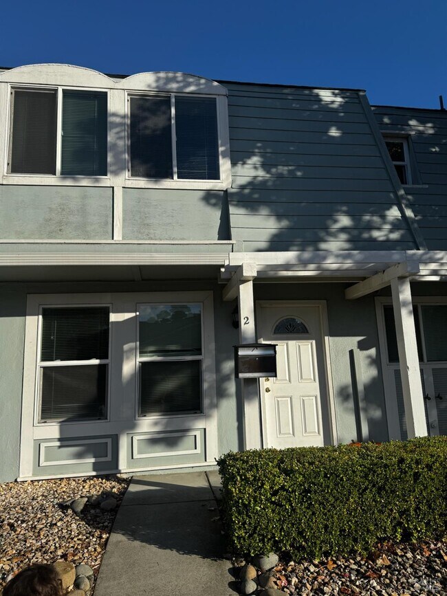 Building Photo - 600 Alamo Dr