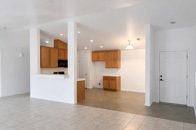Foto del edificio - Southwest Bakersfield 3-Bedroom — FIRST MONTH FREE!