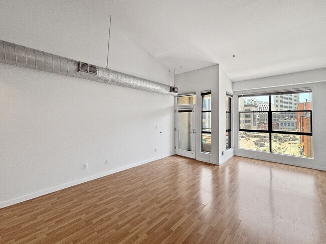 Foto del edificio - Studio Loft in Downtown San Diego w/ Vault...