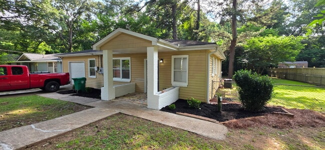 Building Photo - 1127 Sheppard Pl