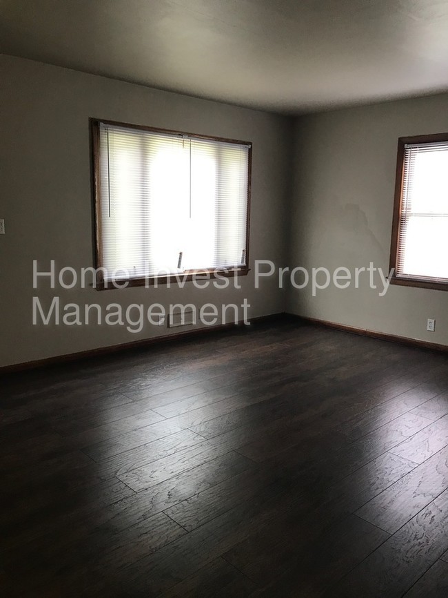 Building Photo - 5751 N 75th St