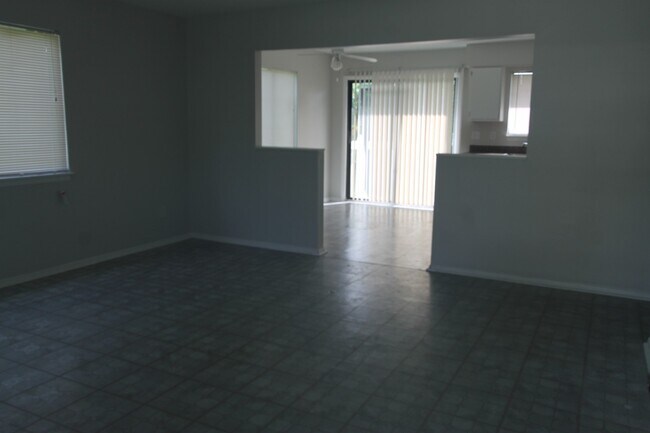 Foto del edificio - Ursus Holdings LLC (2455 TD)