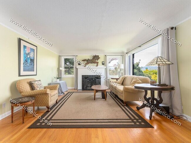 Building Photo - Palatial 3 Bedroom 2 Bathroom Home! PLUS 2...