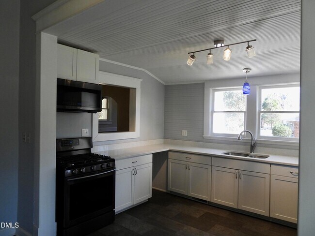 Foto del edificio - 483 W Salisbury St