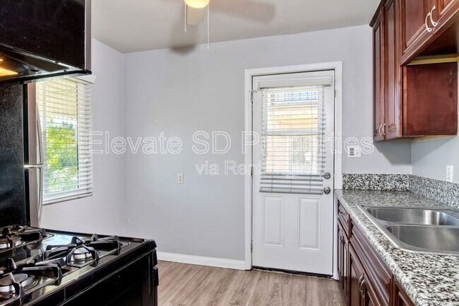 Foto del edificio - 3557 College Ave