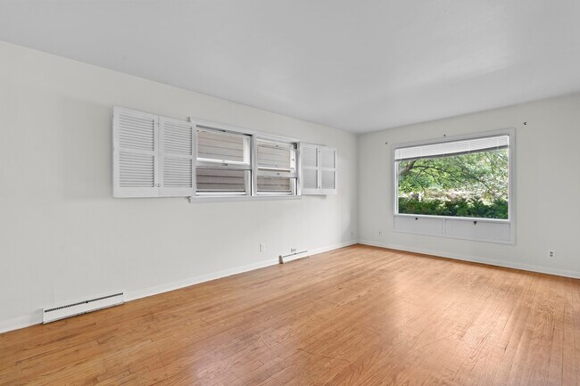 Foto del edificio - 3216 N Downer Ave