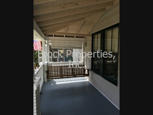 Building Photo - 1308 E Strong St