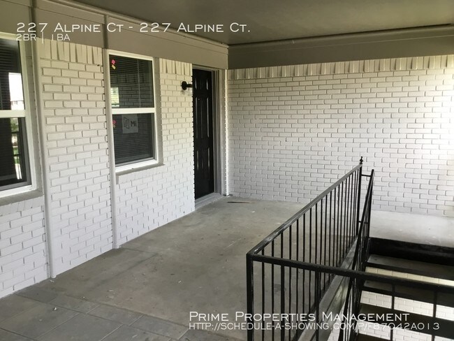 Building Photo - 227 Alpine Ct