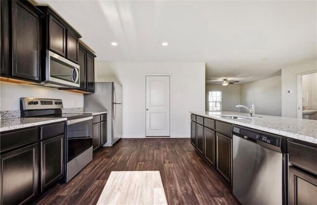 Building Photo - 313 Riverdale Dr