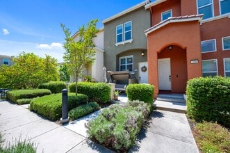 Building Photo - 265 Esfahan Ct