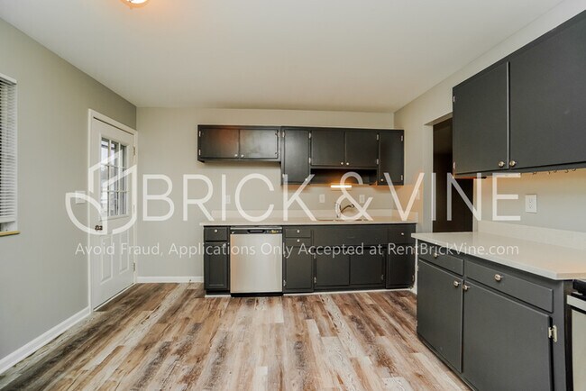 Foto del edificio - 1857 Kim Ave