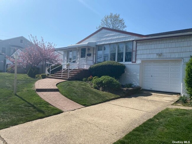 Building Photo - 532 Cedarwood Dr