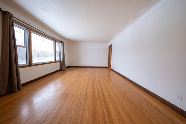 Foto del edificio - 22925 Oakdale Dr