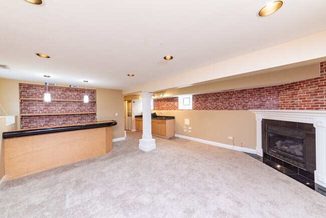 Foto del edificio - 4330 N Ridgeway Ave