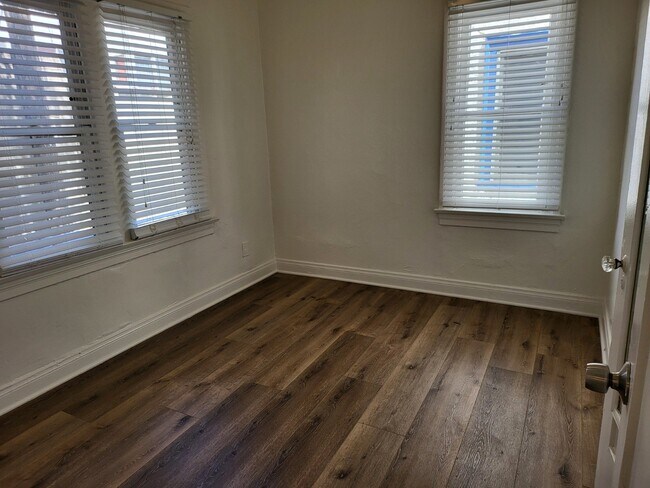 Foto del edificio - 833 1/3 N Formosa Ave