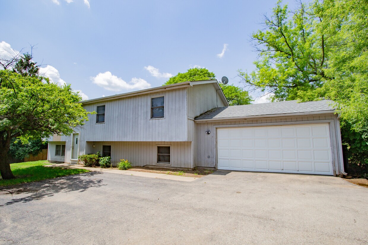 Primary Photo - 213 W Winchester Rd