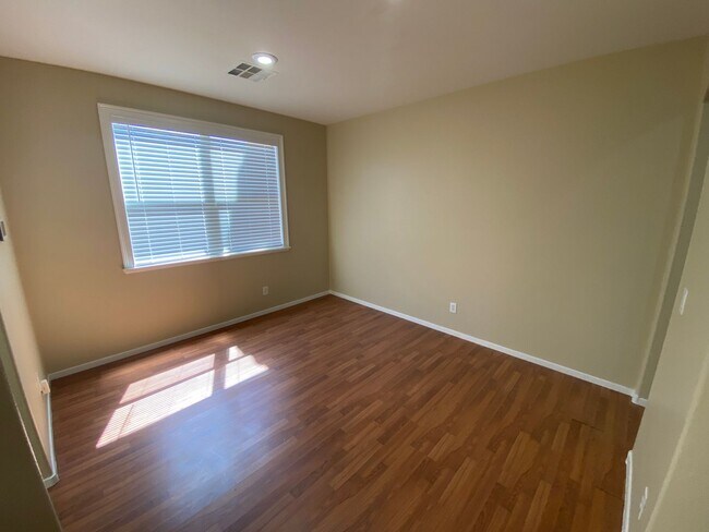 Foto del edificio - Beautiful 6 bed/3 bath home located in the SW area of Las Vegas