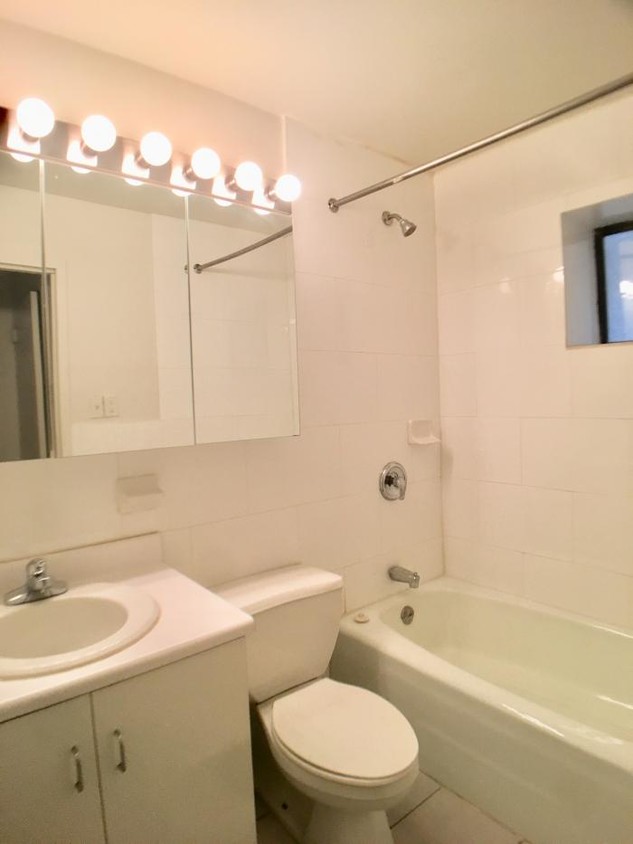 Building Photo - bedroom in Manhattan NY 10016