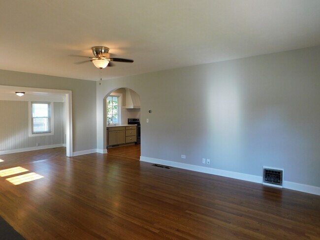 Building Photo - Amazing 3 bedroom/2.5 bath home near Summi...