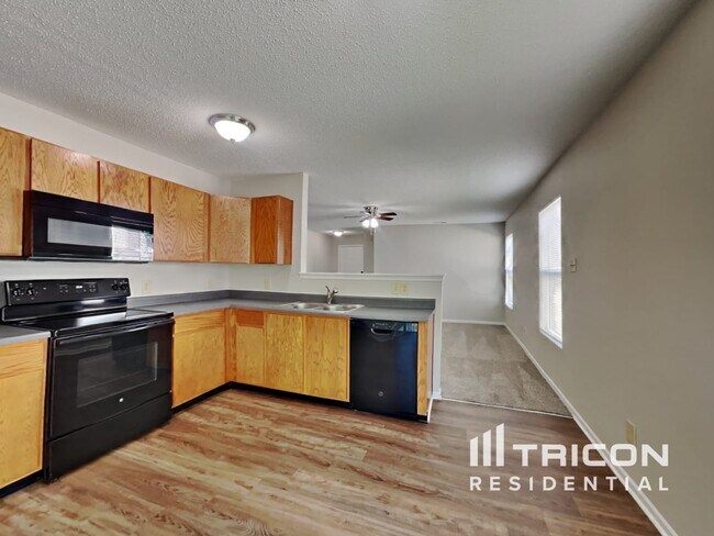 Building Photo - 8902 Hosta Way