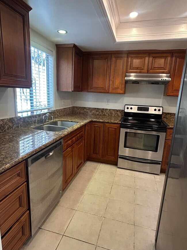 Foto del edificio - Spacious 2-bedroom with bonus room townhom...