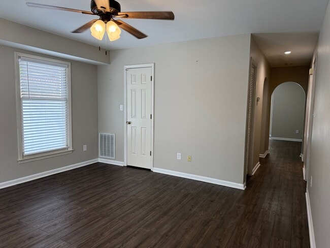 Building Photo - 3-Bedroom Townhome Just Minutes From Downtown Hickory!