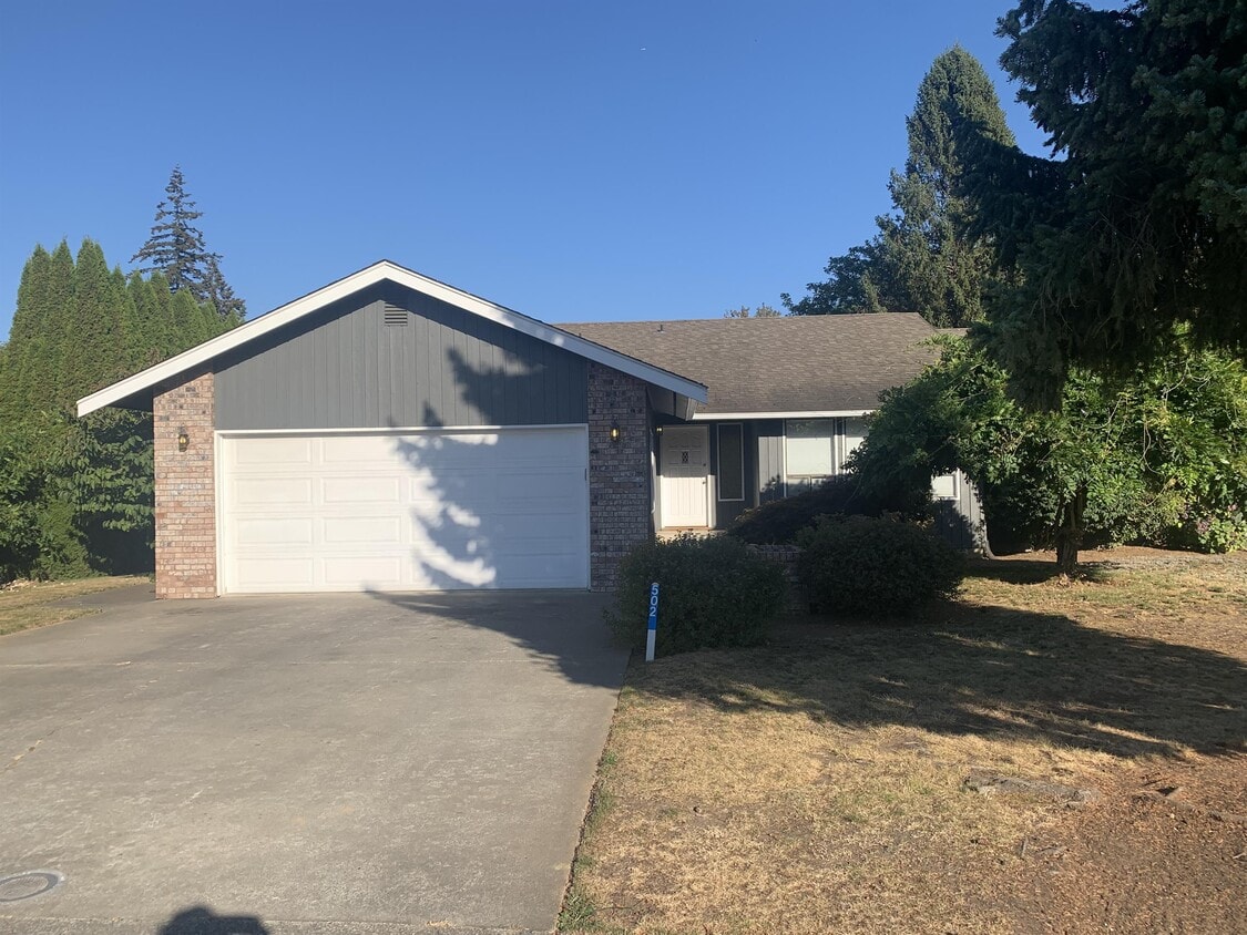 Primary Photo - 502 S Forest Ct
