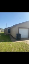 Building Photo - 2117 W Oak Ave