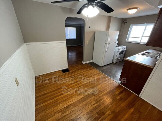 Foto del edificio - 2390 Harrison Ave