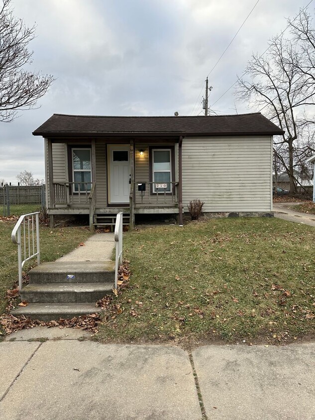 Foto principal - 2 Bed 1 Bath Single Family House in Goshen