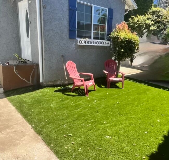 Front Yard - 526 Brooks Ave