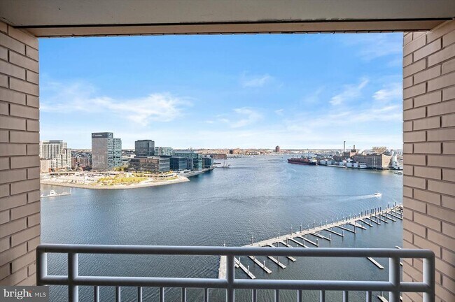 Foto del edificio - 100 Harborview Dr